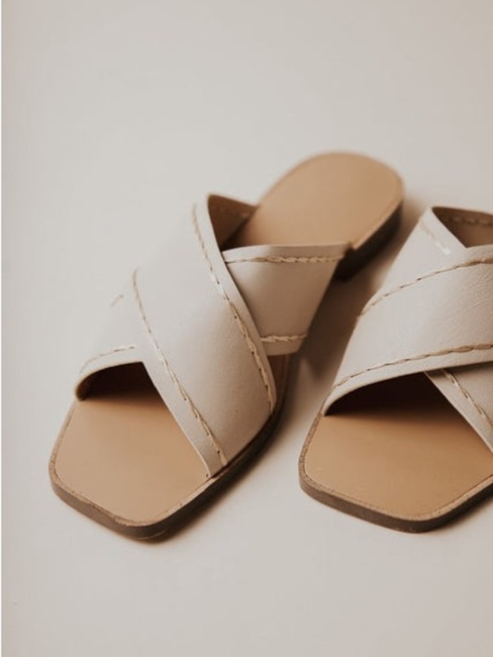 bohme Madeleine Cross Over Sandals Tan Women’s size 9